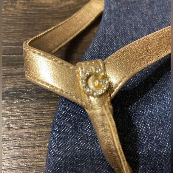 GUESS sandals, size 9. (H05) - Picture 4 of 4